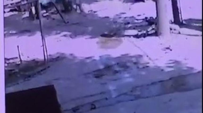 Bebek, İş&ccedil;ilerin &Uuml;zerine D&uuml;şmesinden Kılpayı Kurtuldu