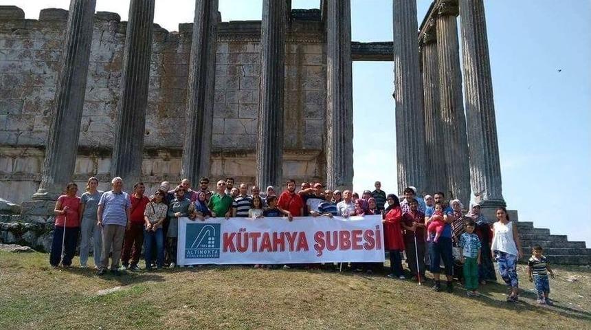 K&uuml;tahya Altı Nokta K&ouml;rler Derneği &Uuml;yeleri &Ccedil;avdarhisar&rsquo;da