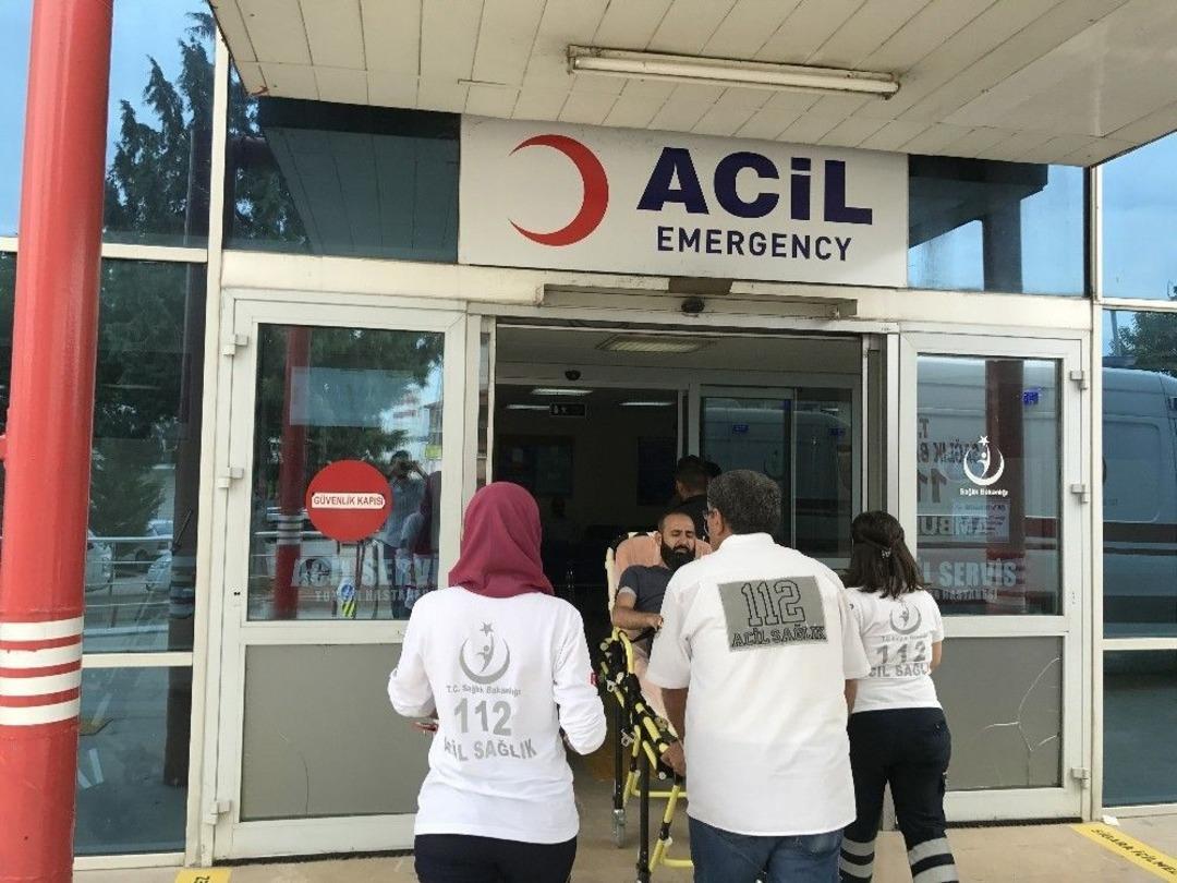 Sakarya B&uuml;y&uuml;kşehir Terminalinde Silahlı Kavga: 1 Yaralı