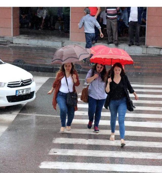 Zonguldaklılar, Yağmura Hazırlıksız Yakalandı