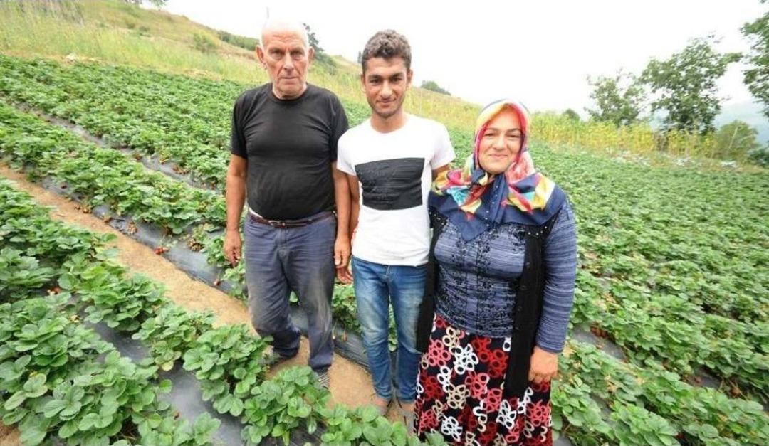 Destekle &Ccedil;ilek Serası Kurdu, Eşinden Fazla Kazanıyor