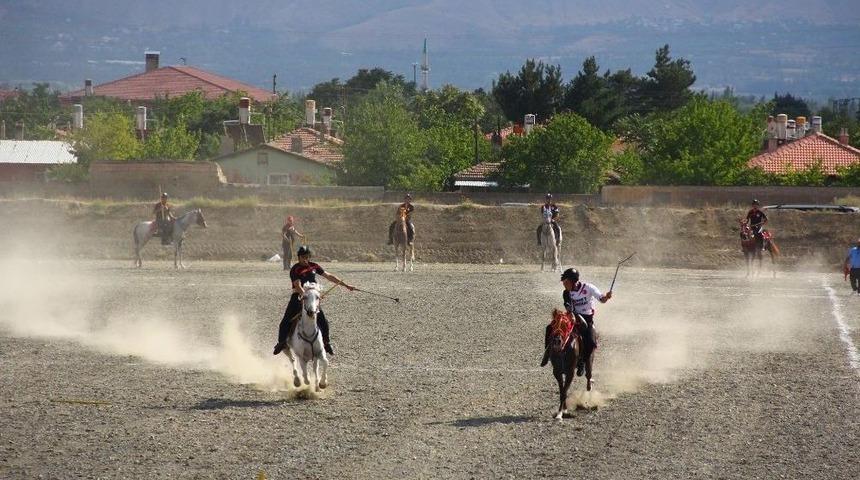 Erzincan&rsquo;da Atlı Cirit 1. Lig&rsquo;e Y&uuml;kselme Heyecanı