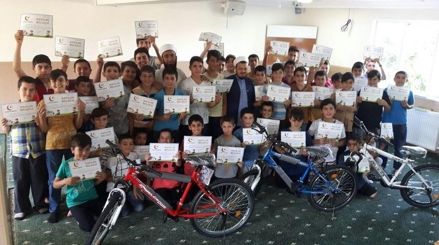 Kuran Kursunu Tamamlayan 100 &Ouml;ğrenciye Belge Verildi