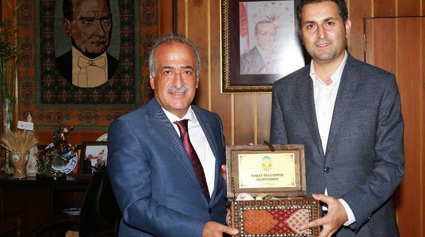 Tokat Belediye Başkanı Eroğlu, Rekt&ouml;r &Ccedil;omaklı&rsquo;yı Ziyaret Etti