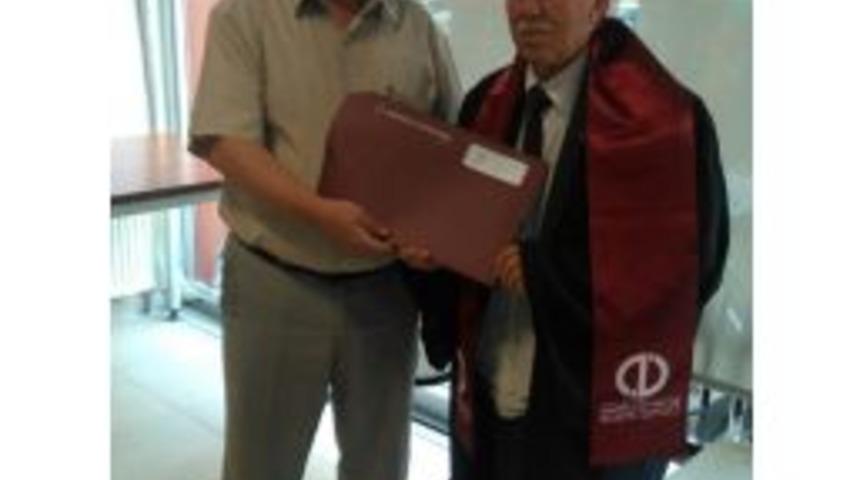 71 Yaşında &Uuml;niversiteden Mezun Oldu