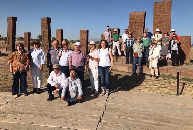 Tıp Fakültesi Mezunları 28 Yıl Sonra Biraraya Geldi