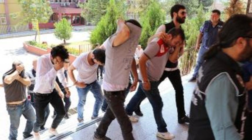 Karab&uuml;k&rsquo;te Uyuşturucu Operasyonunda 2 Kişi Tutuklandı