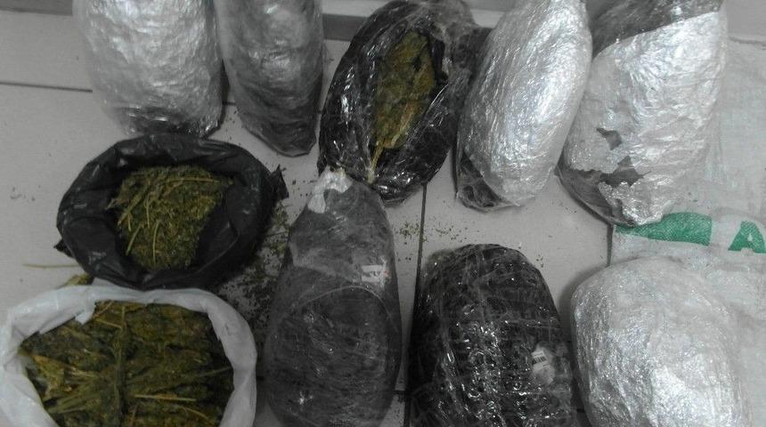 İzmir’de Zehir Tacirlerine 5 Tutuklama