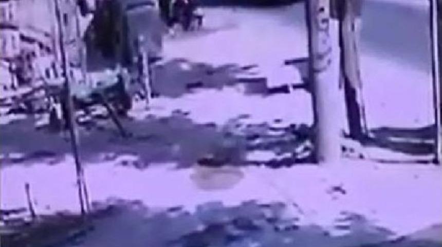 Bebekli Kadın, Devrilen Iskeleden Saniyelerle Kurtulmuş