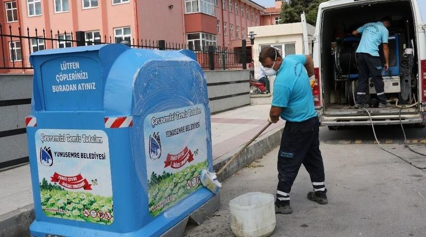 Yunusemre&rsquo;de Konteynerler Temizleniyor