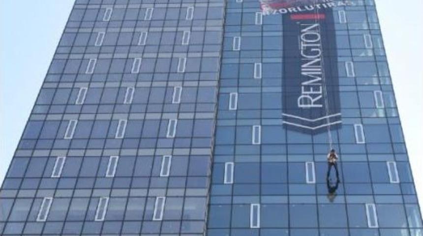 G&ouml;kdelenden Aşağı Inerken Traş Oldular