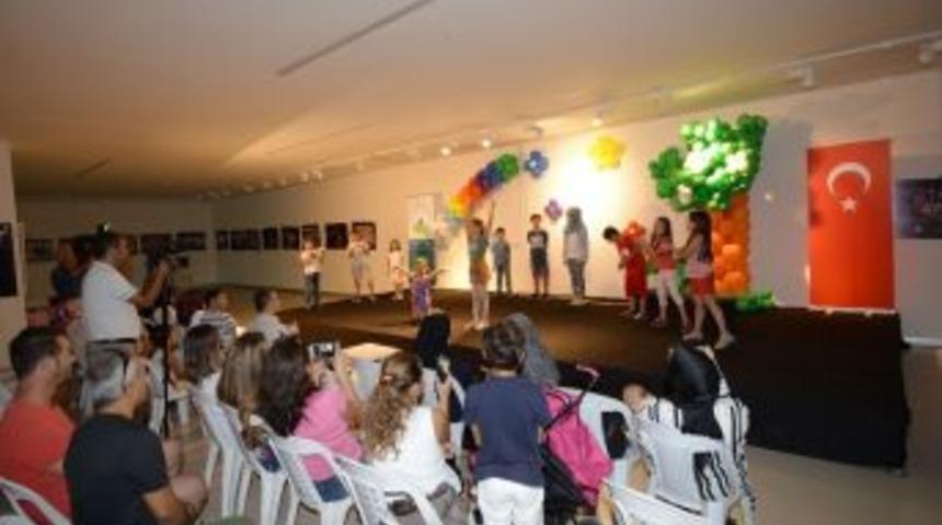 Minik Oyuncular Sertifikalarını Aldı