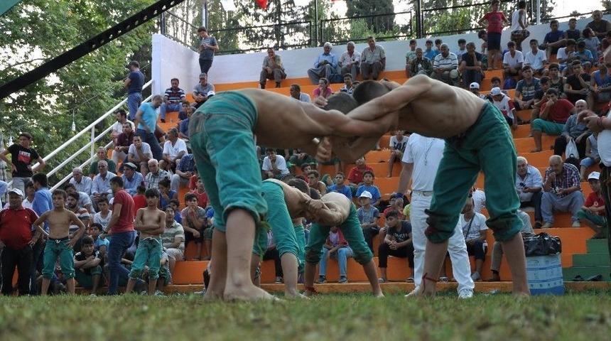 Toroslar’da Karakucak Güreşleri Nefes Kesti