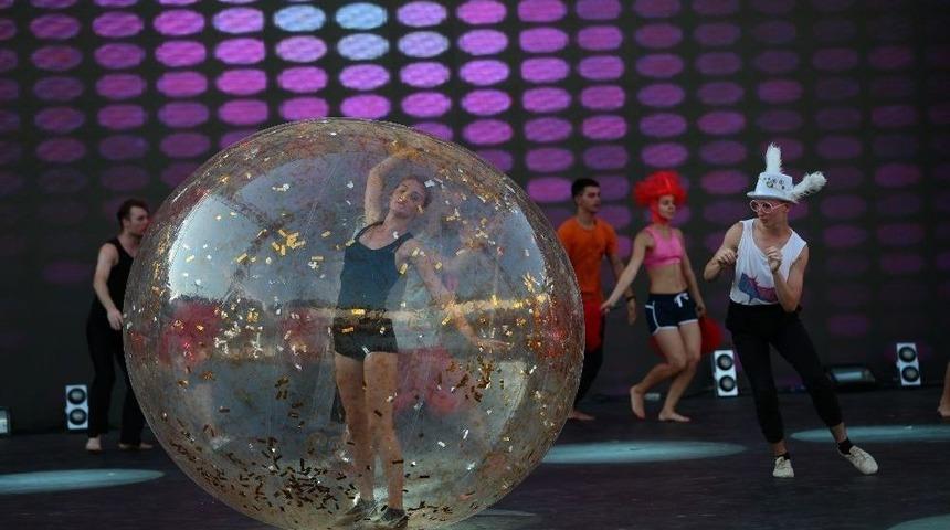 İzmir Fuarında Uluslararası K&uuml;lt&uuml;r, Sanat, G&ouml;steri Ş&ouml;leni Tam Gaz