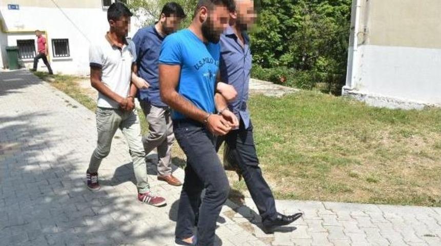 Altıntaş'taki Olaylarda G&ouml;zaltına Alınan 2 Iş&ccedil;i Adliyede