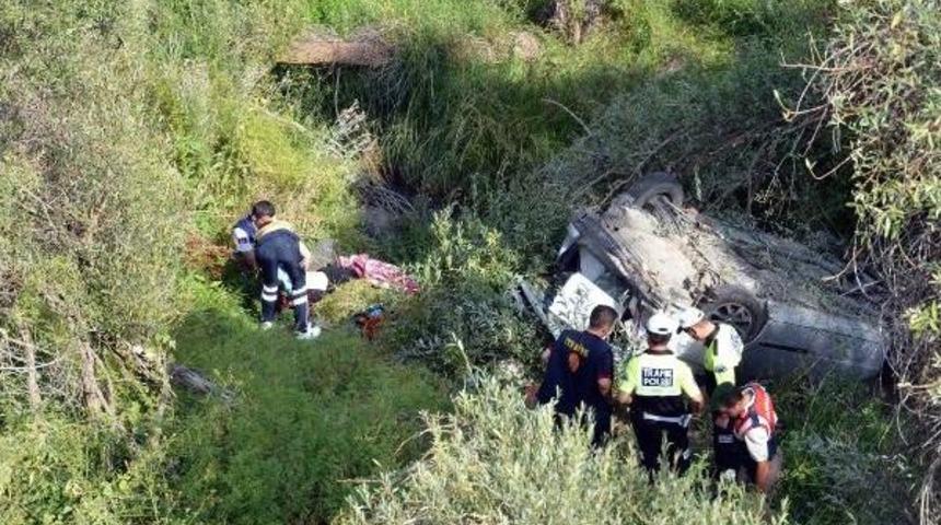 Otomobil U&ccedil;uruma Yuvarlandı: 1 &Ouml;l&uuml;, 2 Yaralı