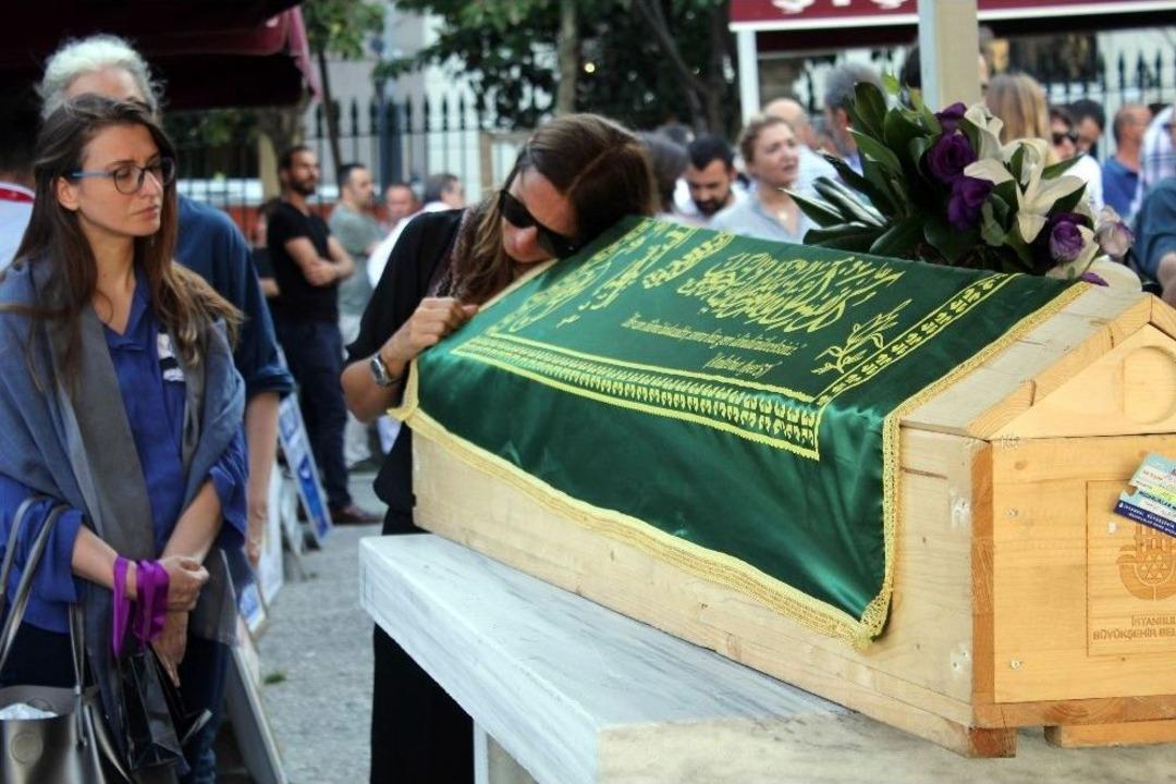 (&ouml;zel Haber) &Uuml;nl&uuml;lerin Takı Tasarımcısı Son Yolculuğuna Uğurlandı