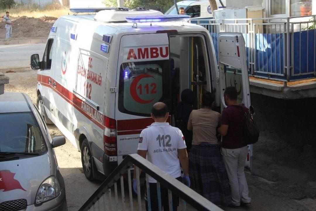 Gelini İ&ccedil;in G&ouml;zyaşlarına Boğuldu