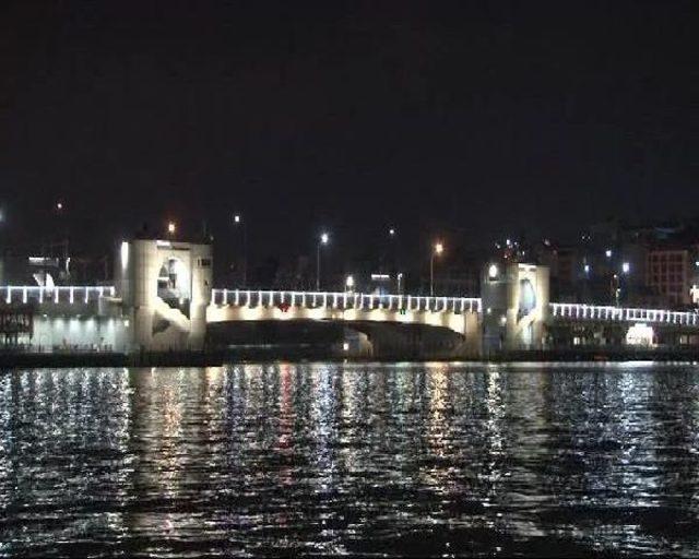 Atatürk Ve Yeni Galata Köprüleri Trafiğe Kapatıldı