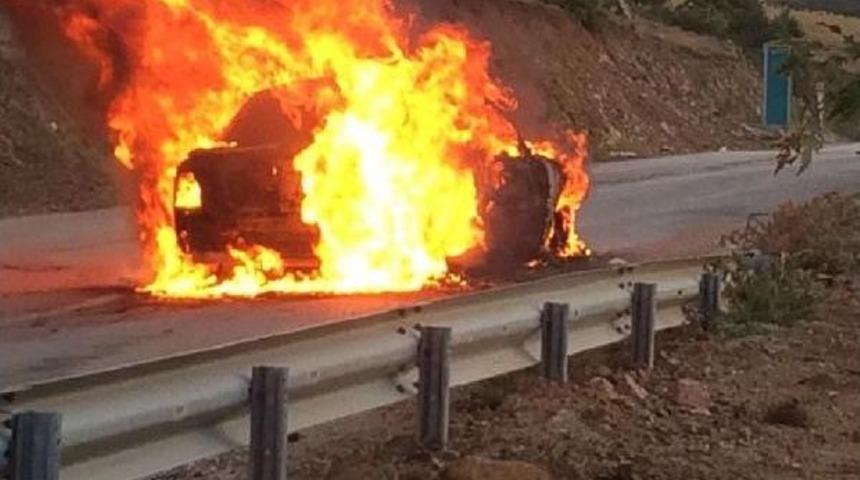 Bursa'da Seyir Halindeki Ara&ccedil; Alev Alev Yandı