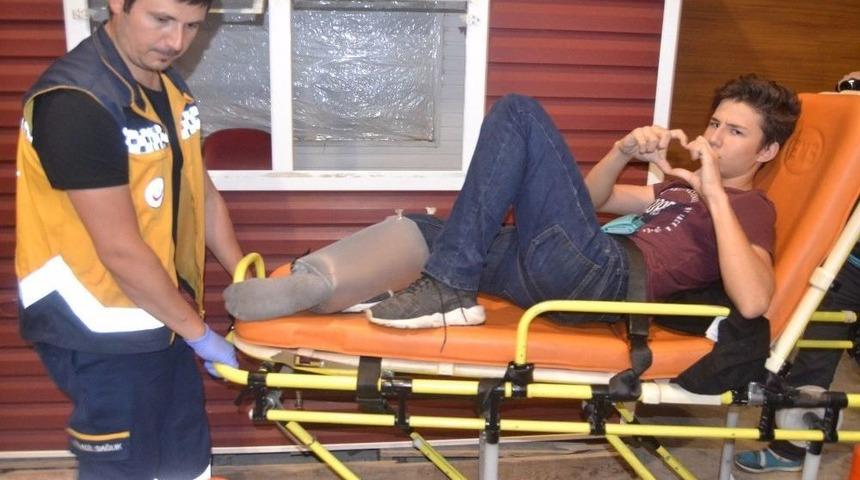 Kaza Yapan Gen&ccedil;ten Kalp İşareti