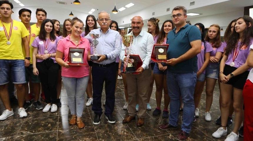 Başkan Karabağ, Şampiyon Sporcularla