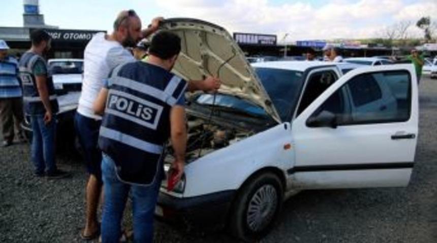 Polis Oto Pazarlarını Didik Didik Aradı