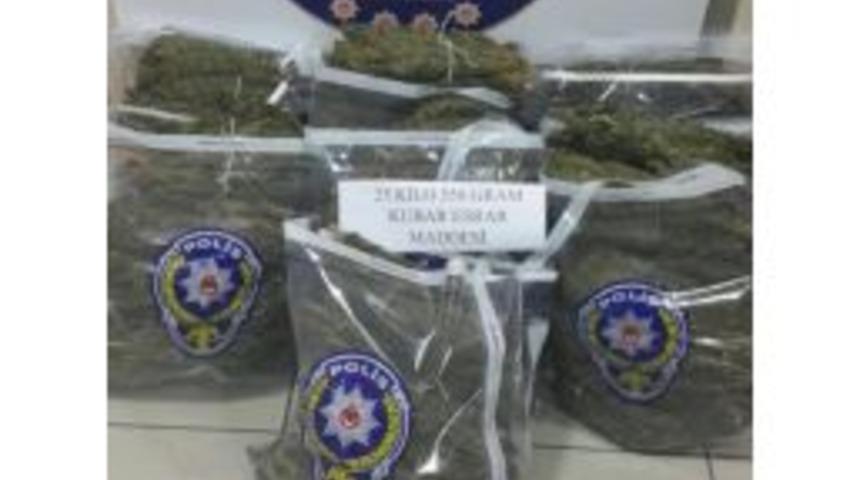 Adıyaman&rsquo;da 25 Kilo 550 Gram Esrar Ele Ge&ccedil;irildi