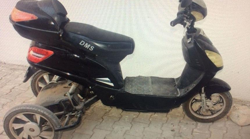 Cami &Ouml;n&uuml;nden Bisiklet Hırsızlığı