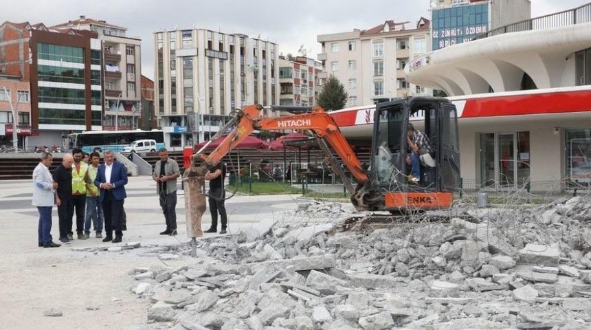 Zeytinburnu 15 Temmuz Meydanı’nda Yenileme Çalışmaları Başladı
