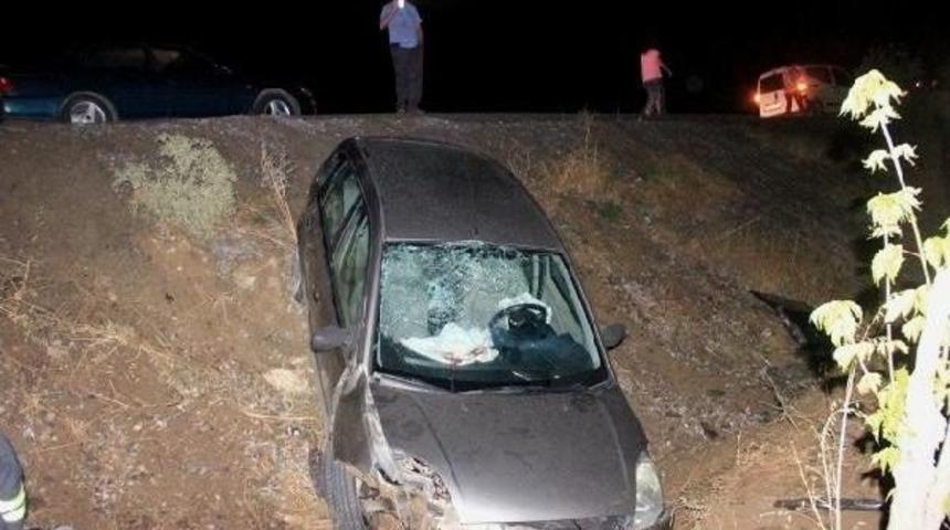 Otomobil Şarampole Yuvarlandı: 5 Yaralı