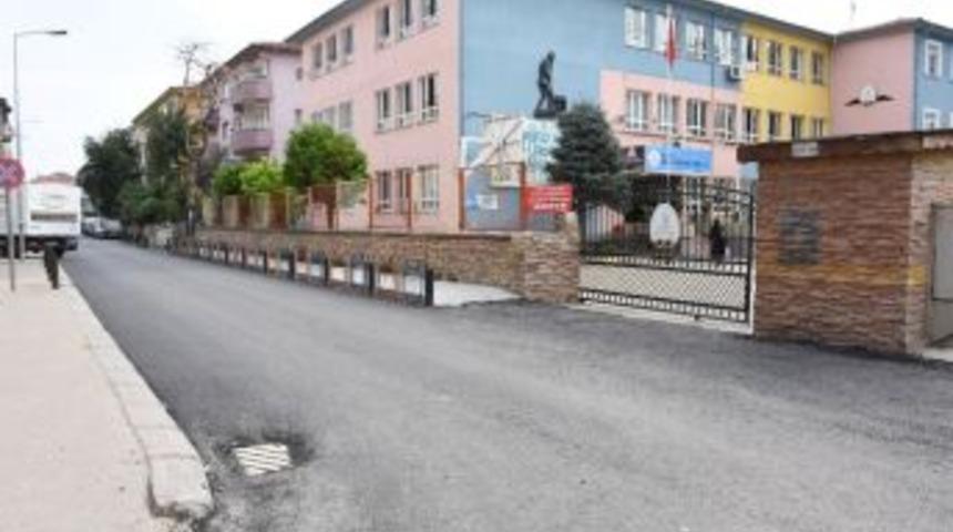 D&uuml;zce&rsquo;de Okul Yolları Asfaltlanıyor