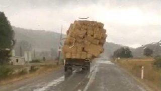 Kastamonu'da Saman Yüklü Traktör Devrildi