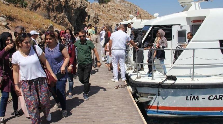 Deniz Otob&uuml;sleri 15 Bin Yolcu Taşıdı