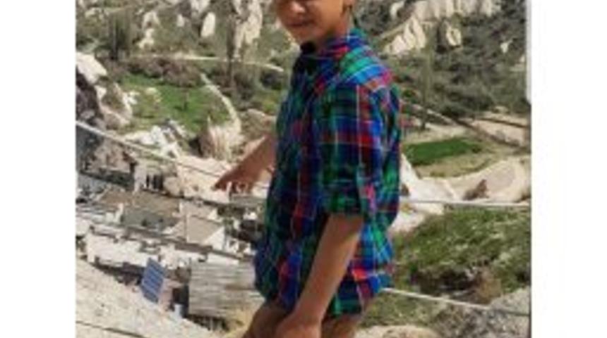 Akaryakıt İstasyonunu Kurşunlayıp, 11 Yaşındaki &Ccedil;ocuğu Ka&ccedil;ırdılar