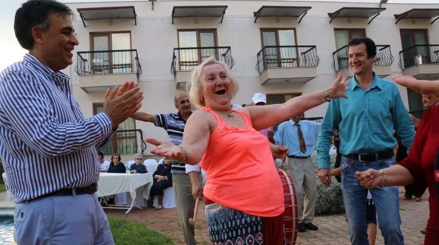 Huzurevi Sakinlerine Moral Yemeği