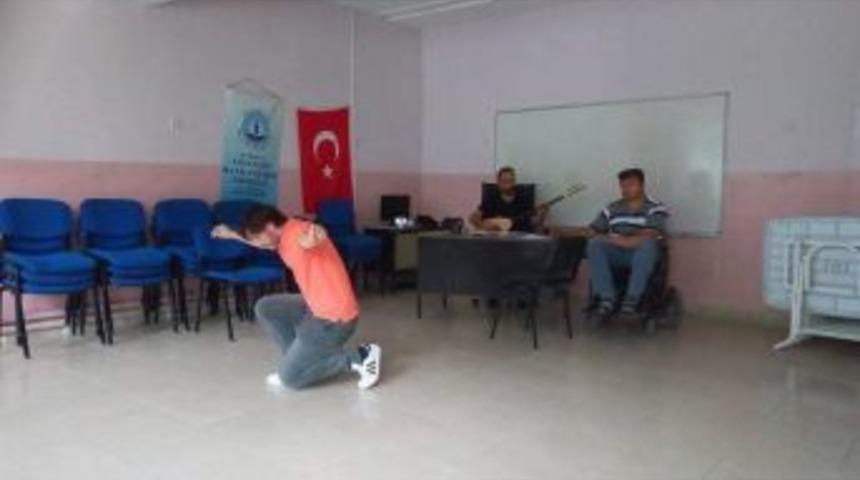 13 Kursiyer Usta &Ouml;ğretici Oldu