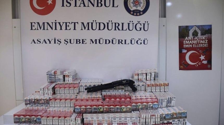 İstanbul’da "v For Vendetta" Maskeli Ve Silahlı 3 Gaspçı Kamerada