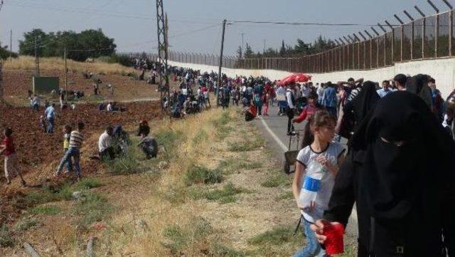 Suriyelilerin Sınır Kapısında 'bayram Geçişi' Kuyruğu