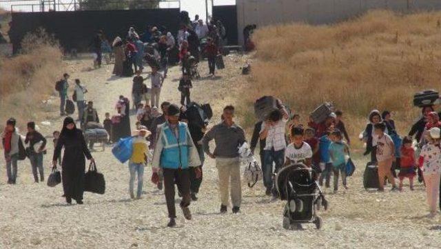 Suriyelilerin Sınır Kapısında 'bayram Geçişi' Kuyruğu