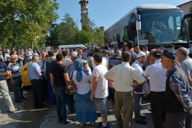 Hacı Adayları Dualarla Uğurlandı