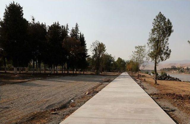 Dicle Nehri Kenarındaki Parklar Yenileniyor