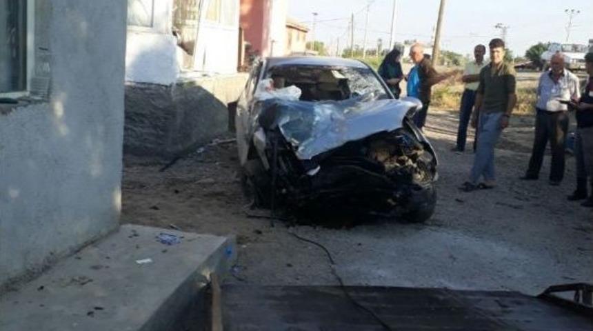 Karnındaki 7 Aylık Bebeğiyle Kazada &Ouml;ld&uuml;