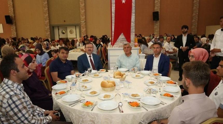 Başkan Karaosmanoğlu, Akademi Lise Öğrencileriyle Bir Araya Geldi