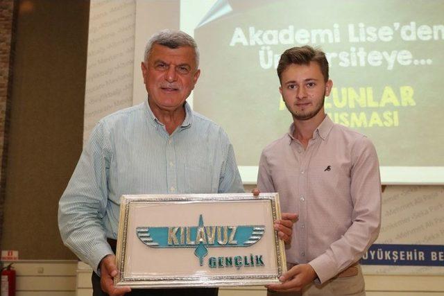 Başkan Karaosmanoğlu, Akademi Lise Öğrencileriyle Bir Araya Geldi