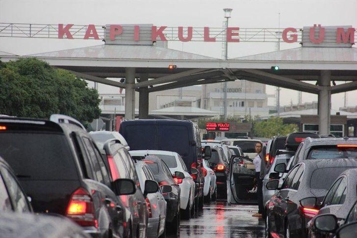 Akın Akın Dönüyorlar: Kuyruk 4 Kilometre G2