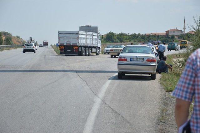 Üst Geçit Yerine Karayolundan Geçmeye Kalkınca Kazada Can Verdi