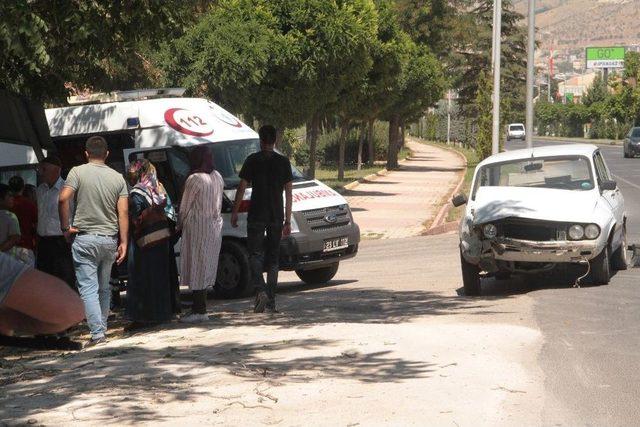 Elazığ’da İki Ayrı Trafik Kazası: 11 Yaralı