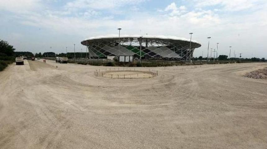 Sakaryaspor'un Yeni Stadı Ilk Ma&ccedil;a Yetişmedi