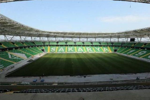 Sakaryaspor'un Yeni Stadı Ilk Maça Yetişmedi